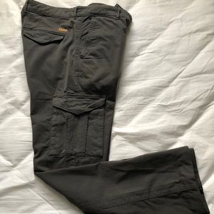 Woolrich Cargo Pants (high quality and brand new)